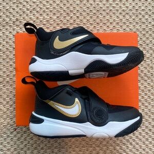 Nike boys Team Hustle D basketball shoes 11